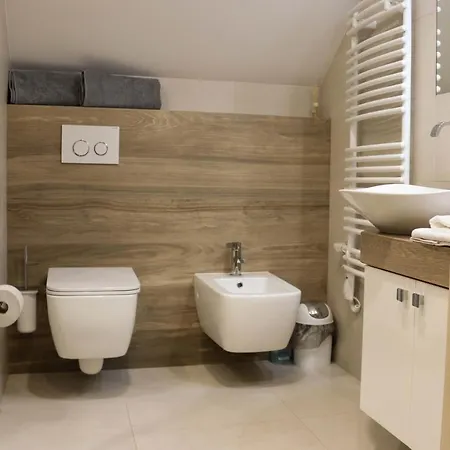 Konukevi Beskid Rose & *